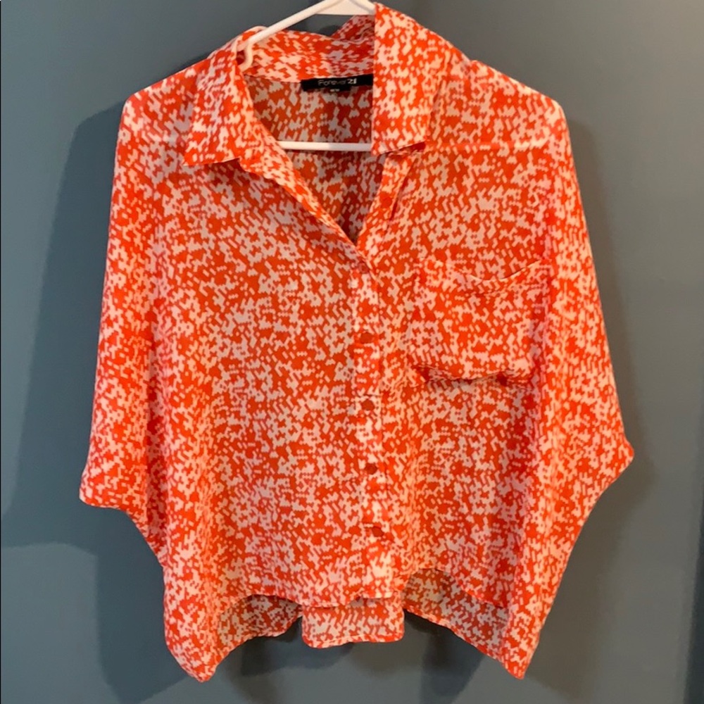 Patterned flowy top